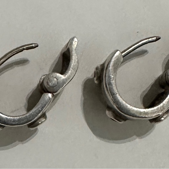LISA JENKS RARE VINTAGE HUGGIE EARRINGS - Picture 3 of 3